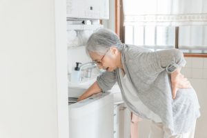 写真：寒い季節に注意したい圧迫骨折後の再発予防とリハビリ